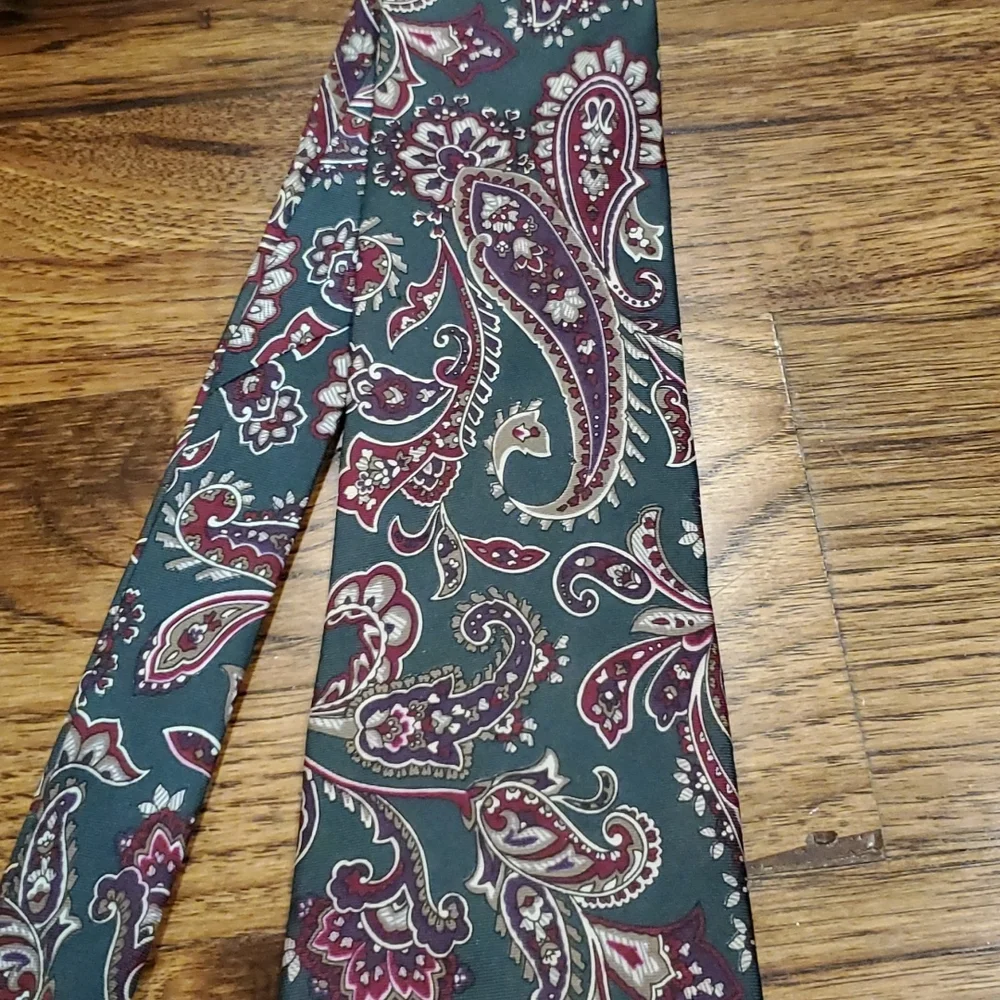 Mens Mario Valentino olive green & burgundy paisley tie
